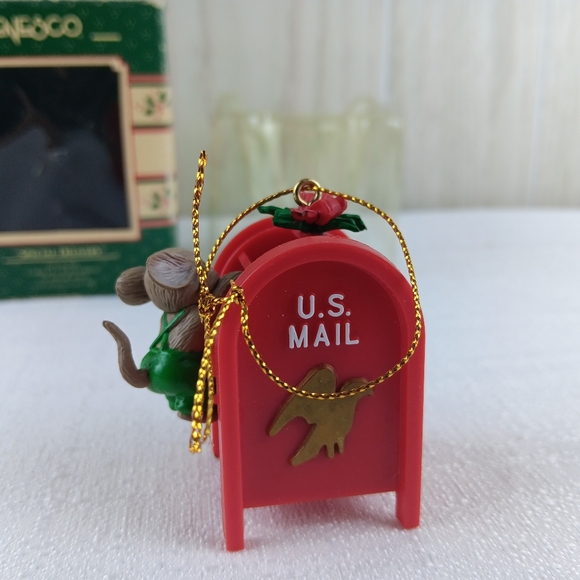 Vintage 80s Enesco Special Delivery Mouse mailing letter mail box Red post box - Picture 5 of 12